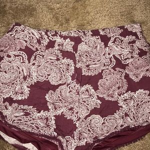 PAISLEY BURGUNDY FLOWY SHORTS